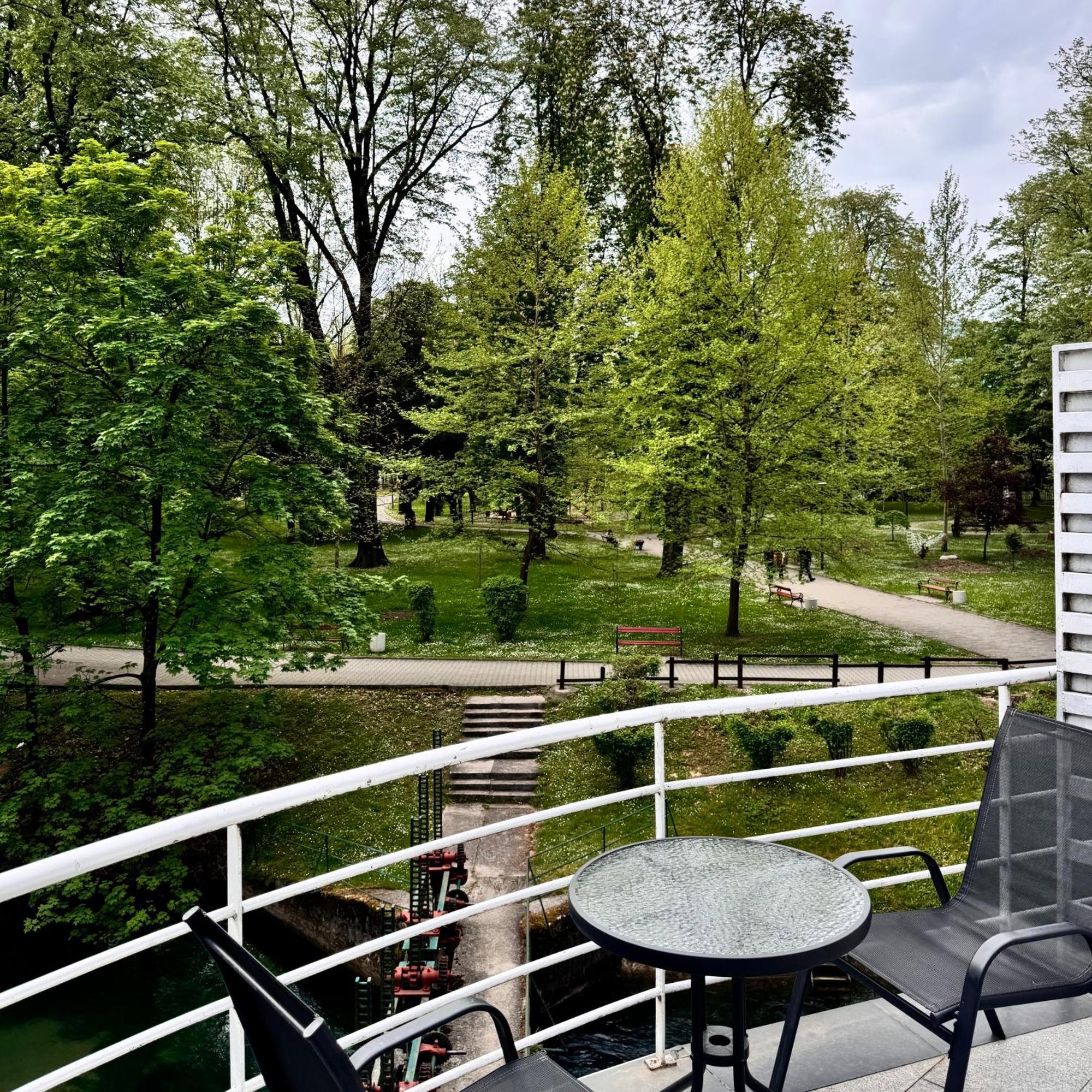 Hotel Paviljon Bihać Exteriör bild
