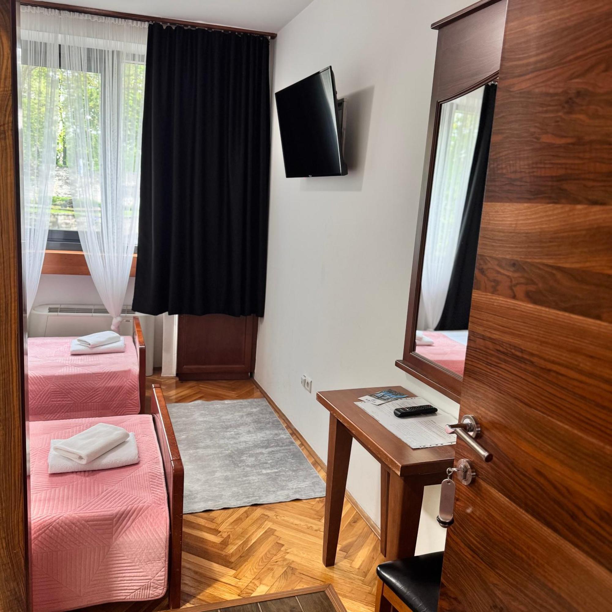 Hotel Paviljon Bihać Exteriör bild